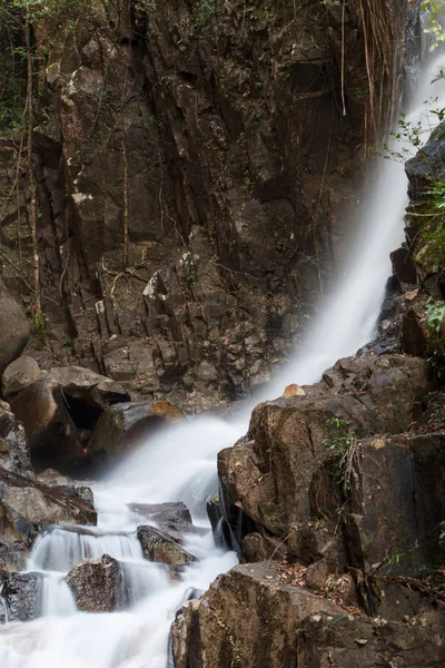 şelale üzerinde Namtok Phlio Milli Parkı, Chanthaburi doğada