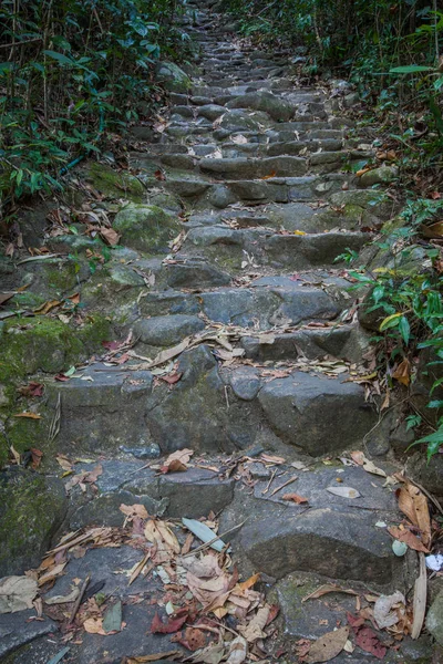 merdiven kaya ve Namtok Phliu Milli Parkı Ch çimento yapılmış