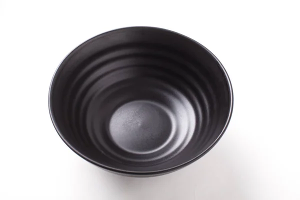 Крупним планом чорна чаша ізольована на білому тлі — стокове фото