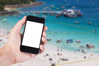 Smartphone beyaz ekran sahibi el ile bulanık kullanan kişi 