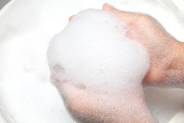 Çamaşır balonu yandan ev kadını gündüz üzerinde elbise..