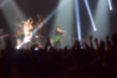 bulanık görüntü arka plan büyük rock konseri müzisyenler kaya.