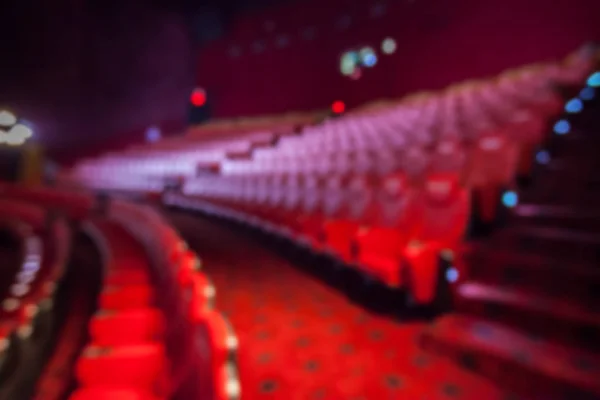 Verschwommener Hintergrund eines roten Sitzes im Kino. — Stockfoto