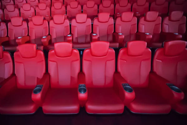 Asiento rojo en el cine. Fondo borroso . — Foto de Stock