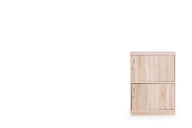 Kopyalama yeri olan beyaz arka plan üzerinde izole giriş açık beyaz gardrop.