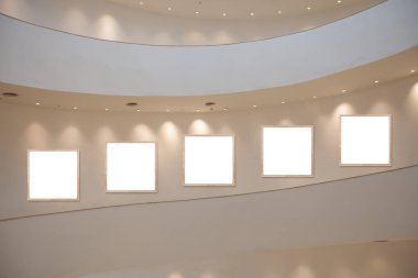 Çerçeve Duvar Galeri salonda boş.