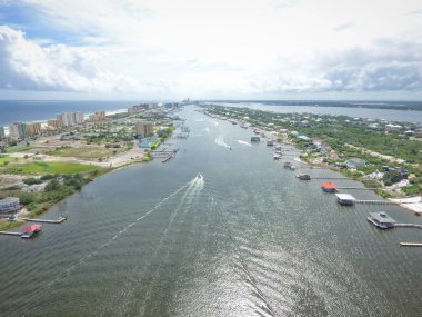Ono Island, Florida sınırında Alabama Körfezi kıyısında yer alan.