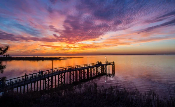 Este Naplementekor Mobile Bay Felett Alabama Öböl Partján — Stock Fotó