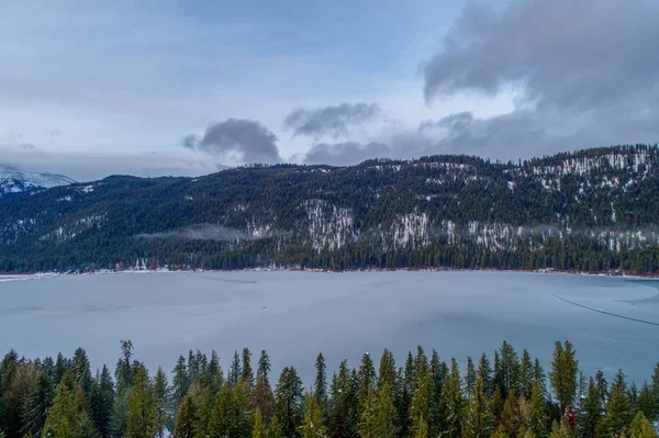 2019年12月华盛顿Leavenworth附近的鱼类湖及其周边地区的空中景观 — 图库照片