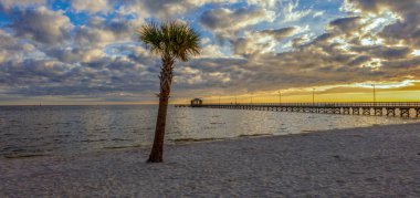 Şubat 2020 'de Mississippi Körfezi kıyısındaki Biloxi plajı