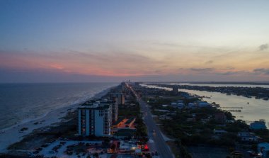 Perdido Key Sahili, Florida ve Ono Adası, Alabama gün batımında