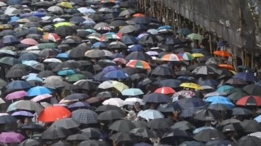 Hong Kong şehir merkezindeki beş talebin barışçıl bir şekilde toplanmasının en üst görüntüsü..