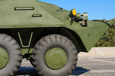 eski bir Sovyet zırhlı asker-taşıyıcı.