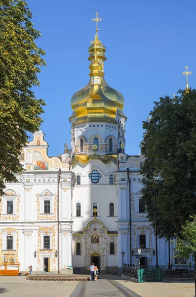 Monasterio cristiano ortodoxo, Pechersk Lavra en Kiev en verde hi —  Fotos de Stock