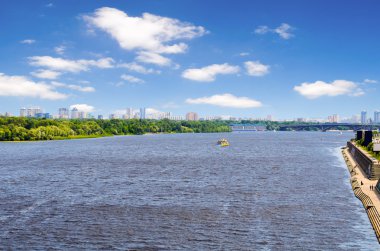 Kiev, Dnieper Nehri Ukraine.Banks görünümünü.