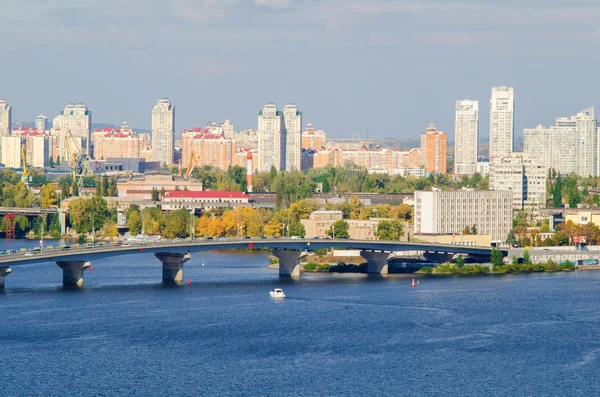 Pohled na Kyjev, Ukraine.Banks řeky Dněpr. — Stock fotografie