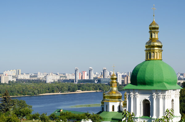 Православный христианский монастырь, Печерская Лавра в Киеве на зеленом
