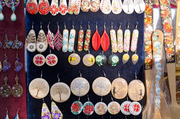 Many colorful handmade earrings for sale at outside street marke — ストック写真