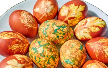 Beyaz arka plan üzerinde izole ester yumurta