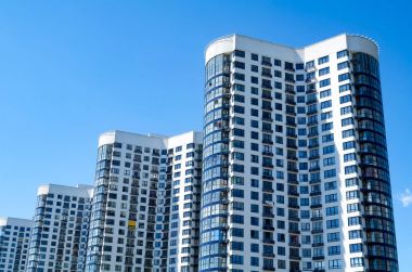Mimari cityscape görünümüyle modern bina gökdelenler.