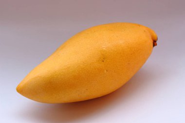Tatlı mango meyve