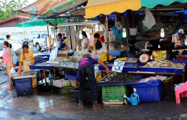 Tay piyasada deniz ürünleri ticaret