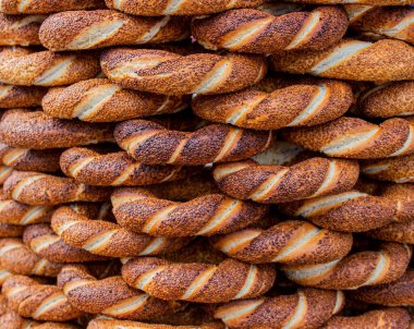 Türk simitinin susamlı lezzetli arkaplanı. Türkiye 'nin geleneksel popüler pastası