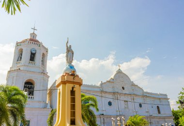 Cebu Metropolitan Katedrali, resmi olarak Metropolitan Katedrali ve Saint Vitalis Cemaati olarak bilinir.