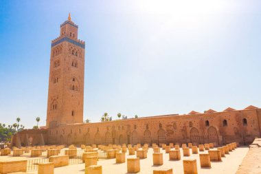 Marakeş, Fas 'taki Eski Cami Harabeleri ve Kutubiyya Camii' nin Minaresi