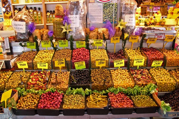 Istanbul Türkei Oktober 2019 Auswahl Grüner Und Schwarzer Eingelegter Oliven — Stockfoto