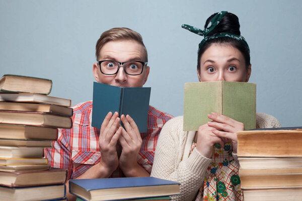 Пара студентов-ботаников готовится к экзамену
