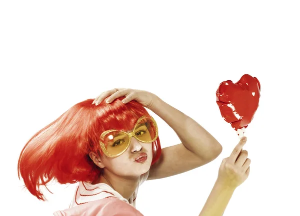 Dia Dos Namorados Mulher Sorridente Bonita Uma Peruca Vermelha Com — Fotografia de Stock