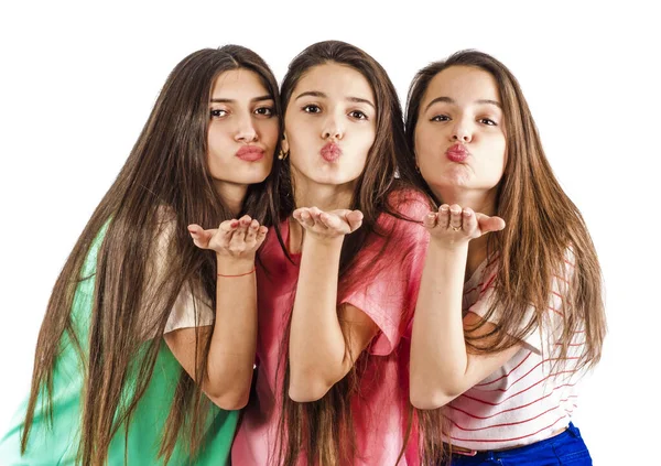 Beso Aire Retrato Tres Jóvenes Caucásicas Modelo Morena Aislado Sobre —  Fotos de Stock