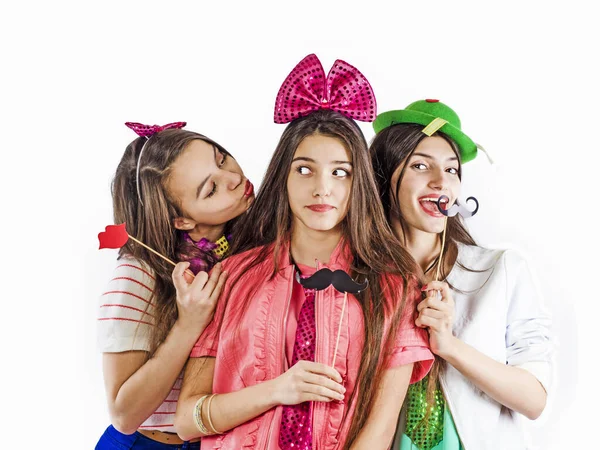 Tres Chicas Encantadoras Lindas Moda Celebrando Fiesta Sosteniendo Bigote Labios —  Fotos de Stock