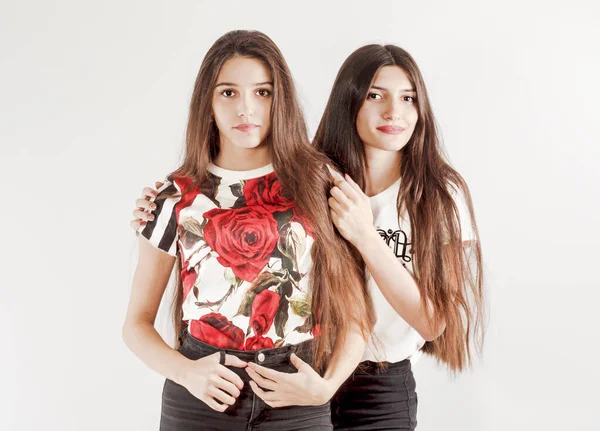 Relaciones Familiares Concepto Amistad Dos Hermosas Hermanas Morenas Con Pelo —  Fotos de Stock