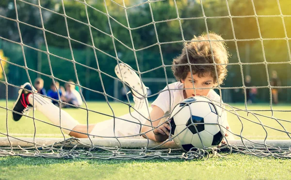 Balón Fútbol Gol Sobre Hierba Verde Portero Del Equipo Fútbol —  Fotos de Stock