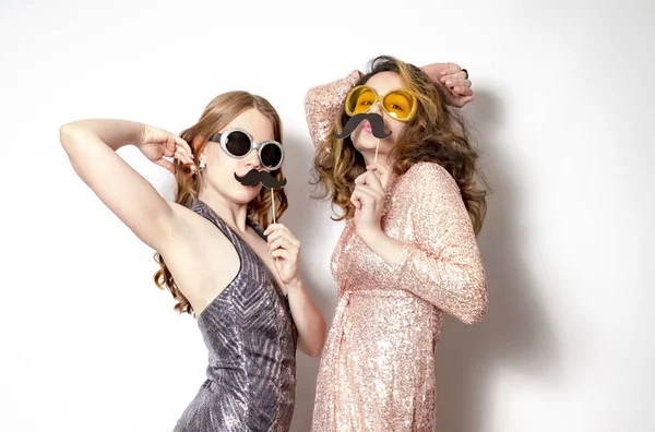 Közelkép Portré Két Őrült Vicces Vidám Képregény Vonzó Gyönyörű Barátnők — Stock Fotó