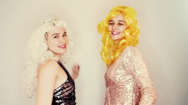 Crazy Funny Cheerful Attractive Beautiful Girlfriends Wearing Shiny Dresses Having — Stockvideo