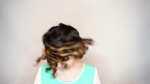 Beautiful Young Girl Curls — Stockvideo