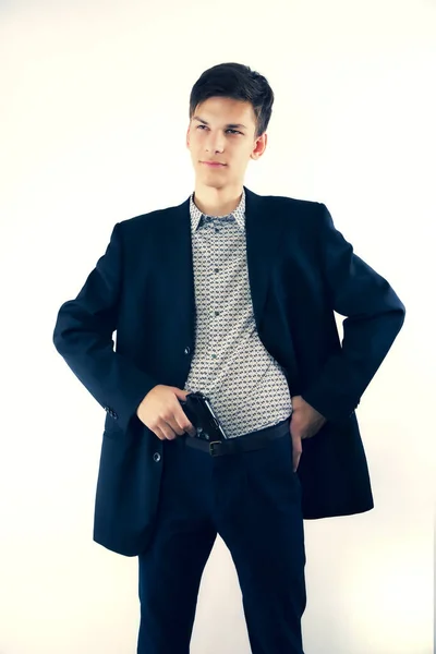 Młody Mężczyzna Szpieg Trzyma Pistolet Pasek Spodnie Rozłożone Człowiek — Zdjęcie stockowe
