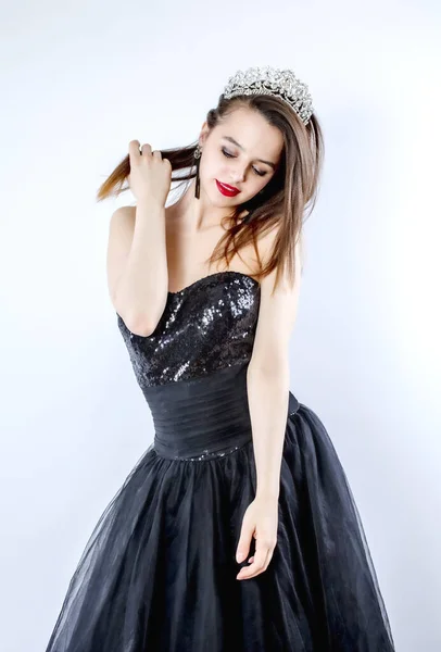 Jovem Senhora Posando Moda Vestido Preto Longo Retrato Uma Jovem — Fotografia de Stock