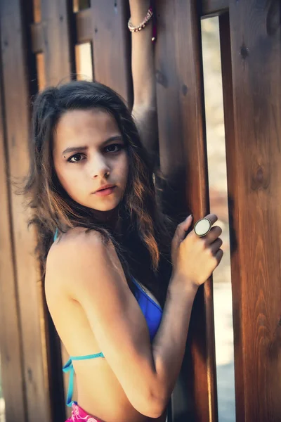 Portrait Beautiful Young Girl Blue Swimsuit Leaned Wooden Fence — Stock Photo, Image