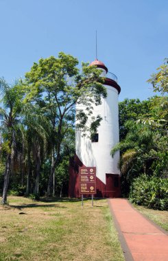 Arjantin 'deki Iguazu Şelalesindeki deniz feneri.
