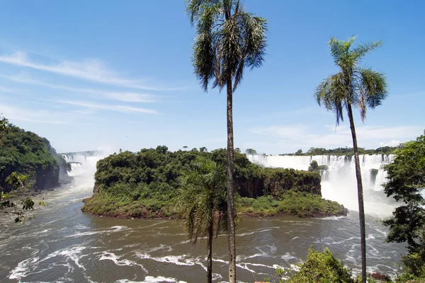 San Martin Island Och Iguazu Falls Bakgrunden — Stockfoto