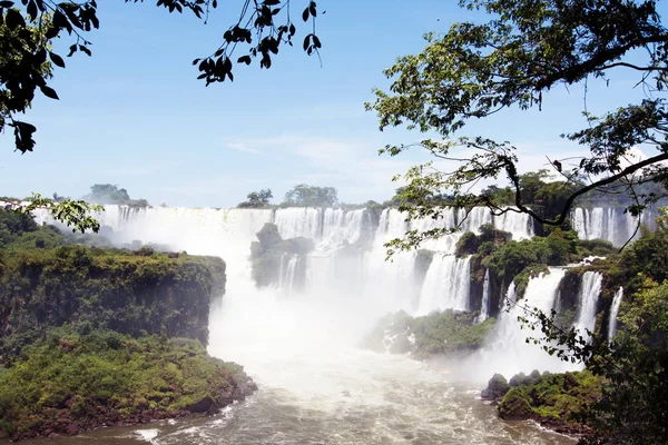 San Martin Island Och Iguazu Falls Bakgrunden — Stockfoto