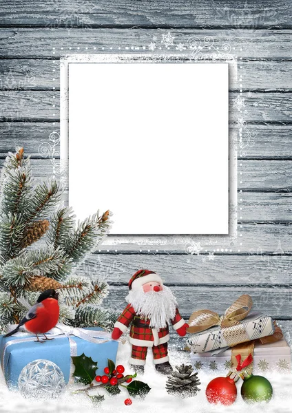 Christmas gratulationskort med gåvor, santa claus, tall grenar och juldekorationer med kort för text eller foto — Stockfoto