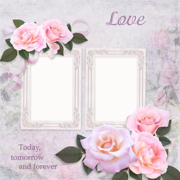 Εκλεκτής ποιότητας κορνίζες και ροζ τριαντάφυλλα σε ένα ρομαντικό εκλεκτής ποιότητας φόντο — Φωτογραφία Αρχείου