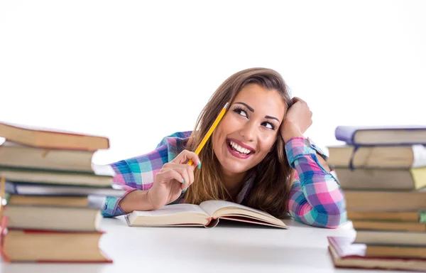Felice studente lettura e pensiero — Foto Stock