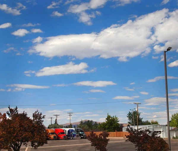 Lastbil stoppa Wyoming Desert — Stockfoto