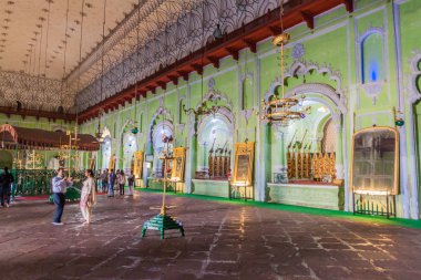 Lucknow, Hindistan - 3 Şubat 2017: Lucknow, Uttar Pradesh Eyaleti, Hindistan 'daki Bara Imambara' nın merkez salonu
